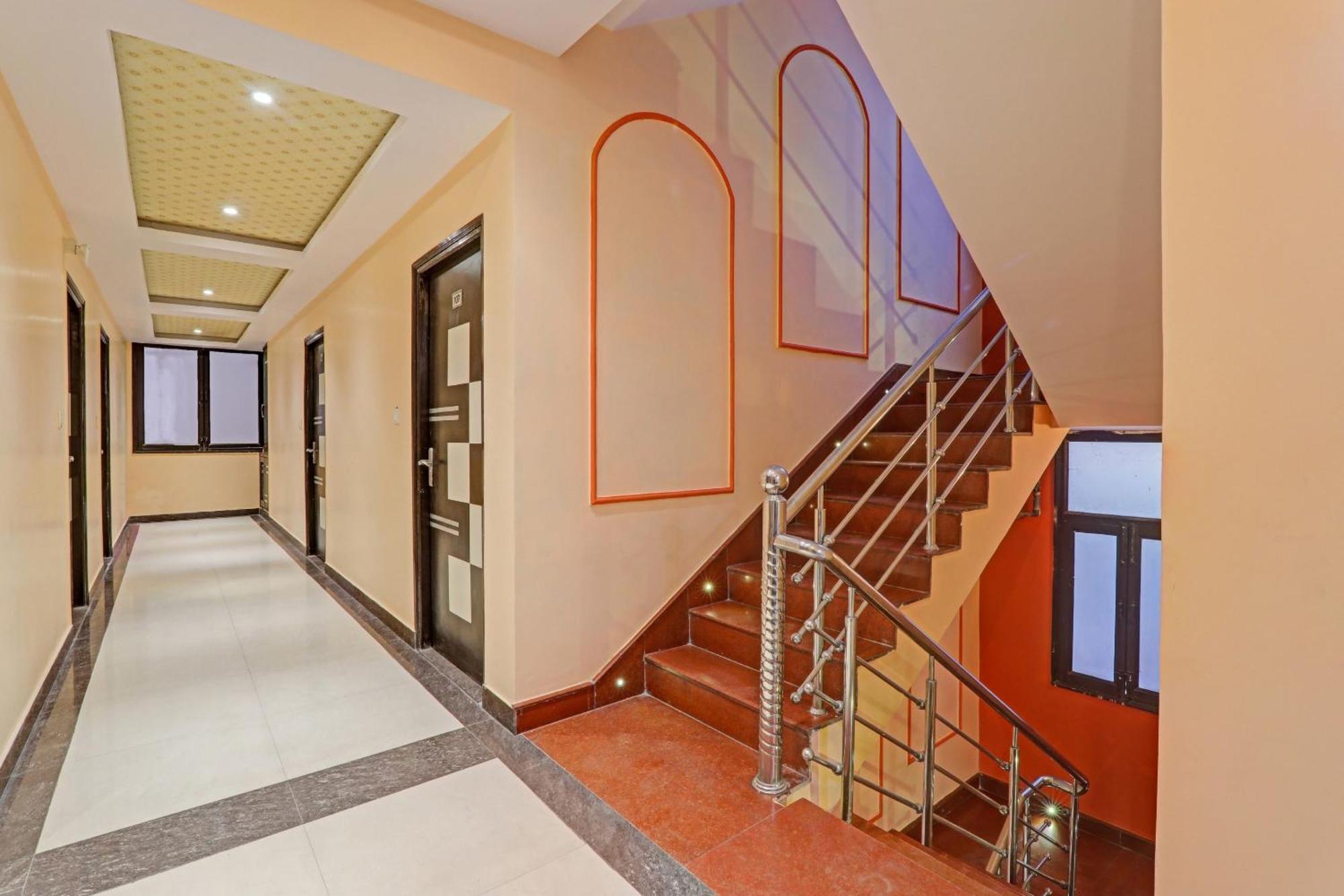 Super Capital O Townhouse Govinda Royal Hotel Kanpur Luaran gambar