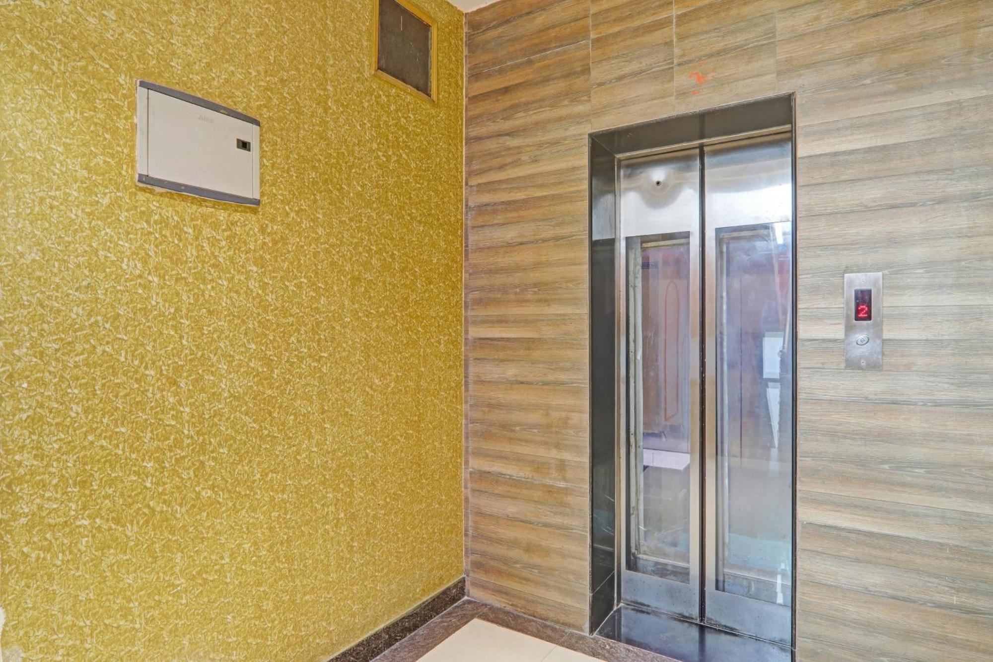 Super Capital O Townhouse Govinda Royal Hotel Kanpur Luaran gambar